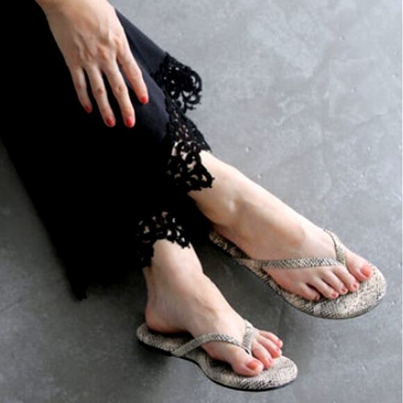 Solei Sea Women's Python Gray Thong Sandals Size 8 - Picture 1 of 9